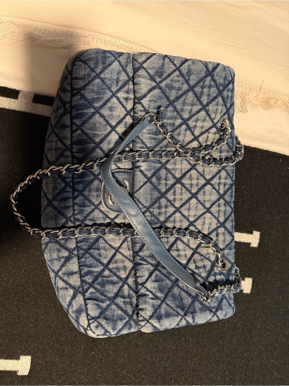 Denim quilted chain strap shoulder bag - designer inspired blue washed denim - Picture 3 of 4